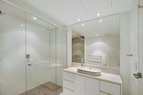 Number 1 H Residences - WiFi, Parking & More By Gold Coast Holidays - Accommodation Burleigh 12
