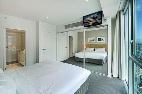 Number 1 H Residences - WiFi, Parking & More By Gold Coast Holidays - Accommodation Burleigh 14
