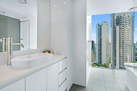 Number 1 H Residences - WiFi, Parking & More By Gold Coast Holidays - Accommodation Burleigh 29