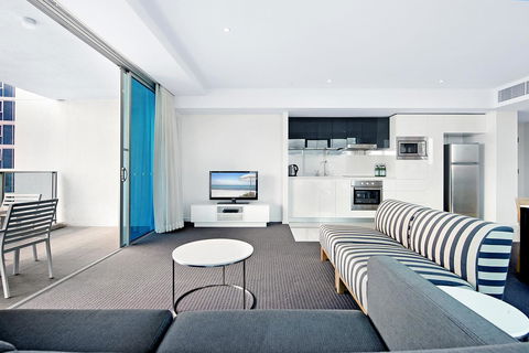 Number 1 H Residences - WiFi, Parking & More By Gold Coast Holidays - Accommodation Burleigh 34