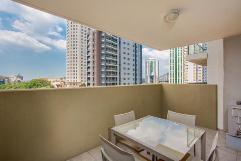 Republic Apartments Brisbane City - Accommodation Burleigh 28