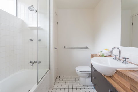 Oxygen Apartments - Accommodation Burleigh 24