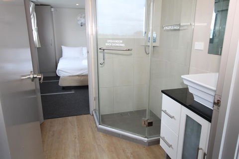 Coomera Houseboats - Accommodation Burleigh 23