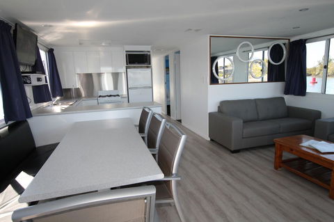 Coomera Houseboats - Accommodation Burleigh 15