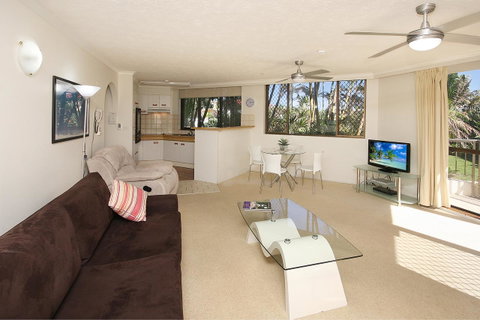 Spindrift On The Beach - Absolute Beachfront - Accommodation Burleigh 19