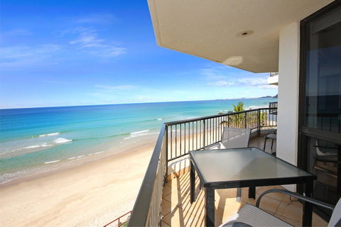 Spindrift On The Beach - Absolute Beachfront - Accommodation Burleigh 11