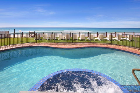 Spindrift On The Beach - Absolute Beachfront - Accommodation Burleigh 12