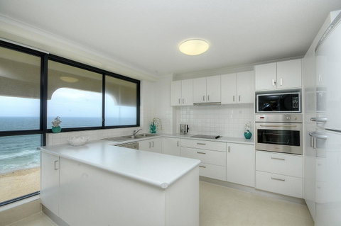 Spindrift On The Beach - Absolute Beachfront - Accommodation Burleigh 30