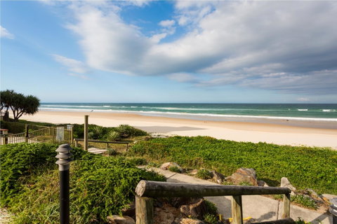 Spindrift On The Beach - Absolute Beachfront - Accommodation Burleigh 22