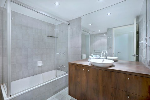 Genesis Apartments By Gold Coast Premium - Accommodation Burleigh 20