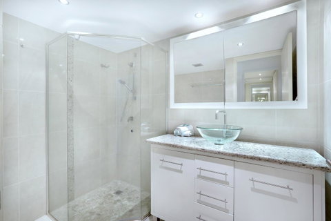 Genesis Apartments By Gold Coast Premium - Accommodation Burleigh 33