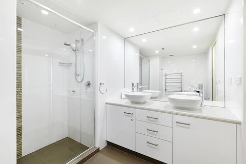 Surfers Century Oceanside Apartments - Accommodation Burleigh 9