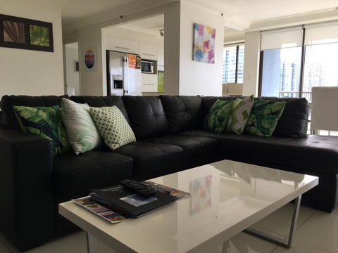 Surfers Century Oceanside Apartments - Accommodation Burleigh 26