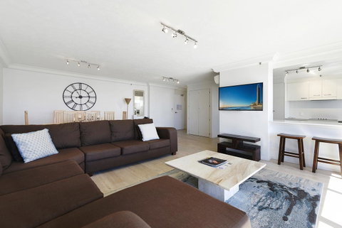 Surfers Century Oceanside Apartments - Accommodation Burleigh 13