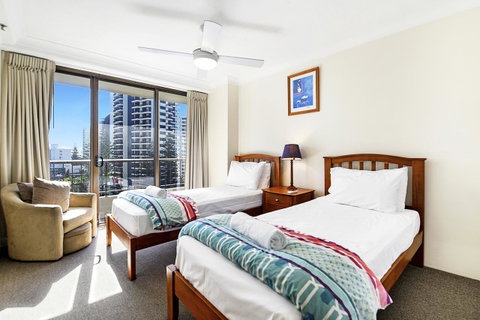 Surfers Century Oceanside Apartments - Accommodation Burleigh 7