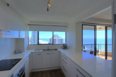 Surfers Century Oceanside Apartments - Accommodation Burleigh 37