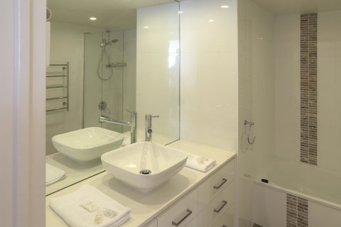 Surfers Century Oceanside Apartments - Accommodation Burleigh 38