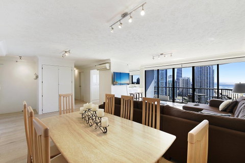 Surfers Century Oceanside Apartments - Accommodation Burleigh 12