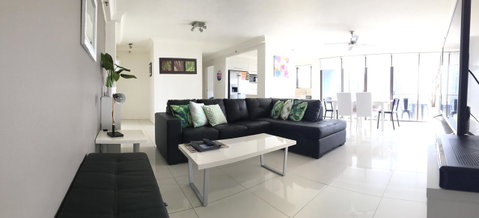 Surfers Century Oceanside Apartments - Accommodation Burleigh 25
