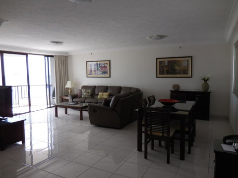 Surfers Century Oceanside Apartments - Accommodation Burleigh 41