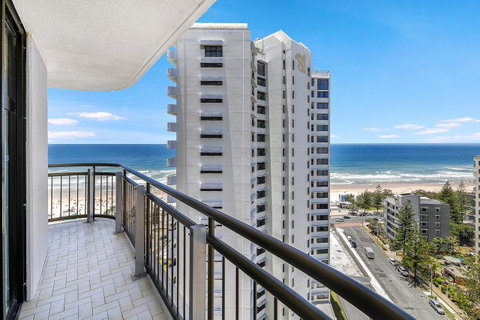 Beachcomber Holiday Apartment - Accommodation Burleigh 12