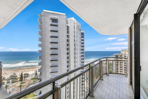 Beachcomber Holiday Apartment - Accommodation Burleigh 13