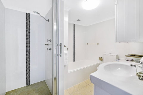Beachcomber Holiday Apartment - Accommodation Burleigh 10