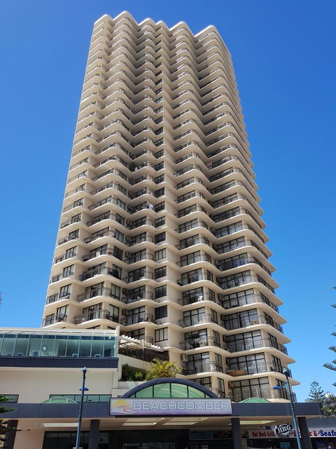 Beachcomber Holiday Apartment - Accommodation Burleigh 15