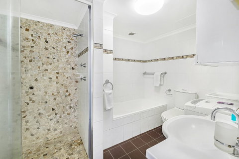 Beachcomber Holiday Apartment - Accommodation Burleigh 11