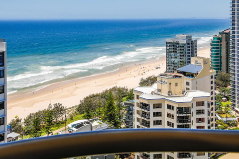Beachcomber Holiday Apartment - Accommodation Burleigh 1