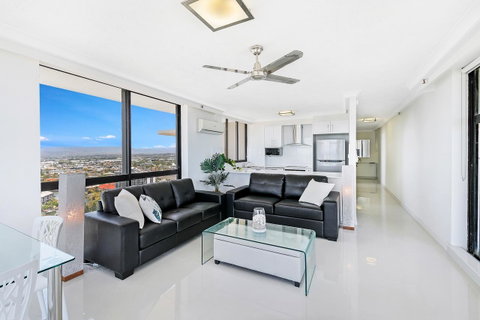 Beachcomber Holiday Apartment - Accommodation Burleigh 6