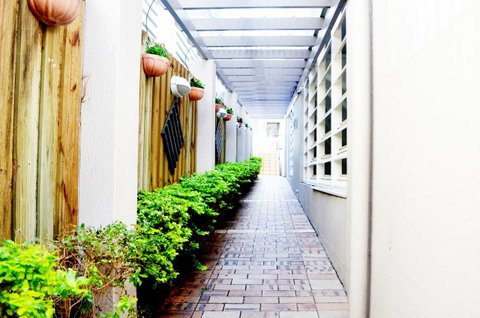 Spring Hill Mews Apartments - Accommodation Burleigh 3