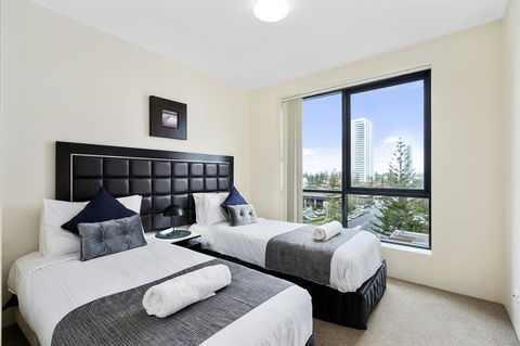 Broadbeach On The Park, 3 Bed Ocean - We Accommodate - Accommodation Burleigh 7