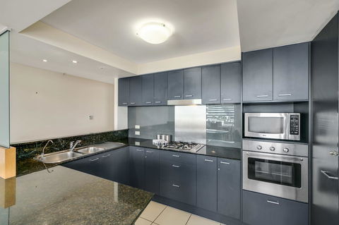 Broadbeach On The Park, 3 Bed Ocean - We Accommodate - Accommodation Burleigh 16