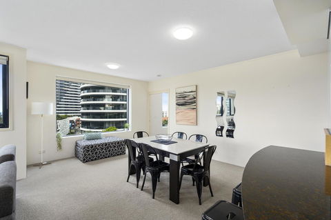 Broadbeach On The Park, 3 Bed Ocean - We Accommodate - Accommodation Burleigh 4