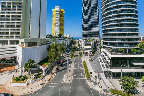 Broadbeach On The Park, 3 Bed Ocean - We Accommodate - Accommodation Burleigh 11