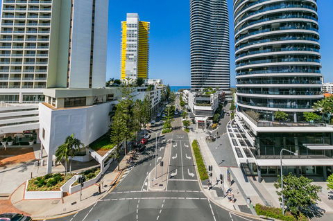 Broadbeach On The Park, 3 Bed Ocean - We Accommodate - Accommodation Burleigh 17