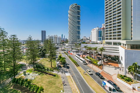 Broadbeach On The Park, 3 Bed Ocean - We Accommodate - Accommodation Burleigh 13