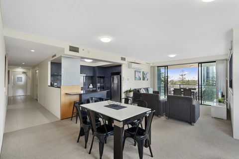 Broadbeach On The Park, 3 Bed Ocean - We Accommodate - Accommodation Burleigh 1