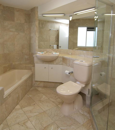 Surfers Mayfair - Accommodation Burleigh 10