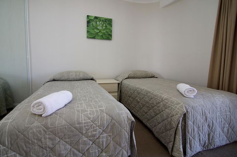 Surfers Mayfair - Accommodation Burleigh 9