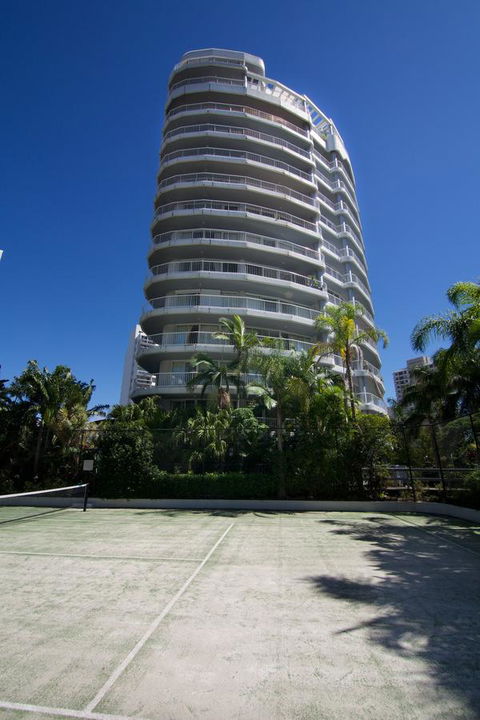 Surfers Mayfair - Accommodation Burleigh 2