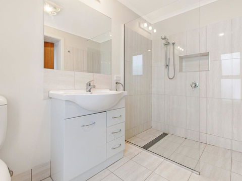 Waters Edge - Accommodation Burleigh 2