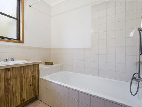 Whalers Cottage - Accommodation Burleigh 3