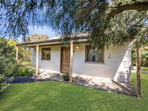 Whalers Cottage - Accommodation Burleigh 0