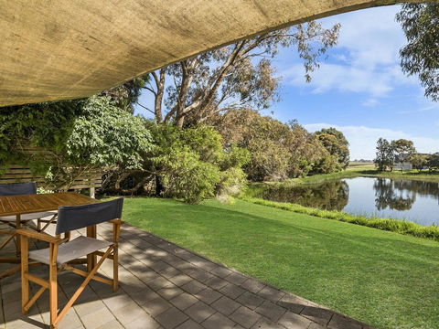 Whalers Cottage - Accommodation Burleigh 2