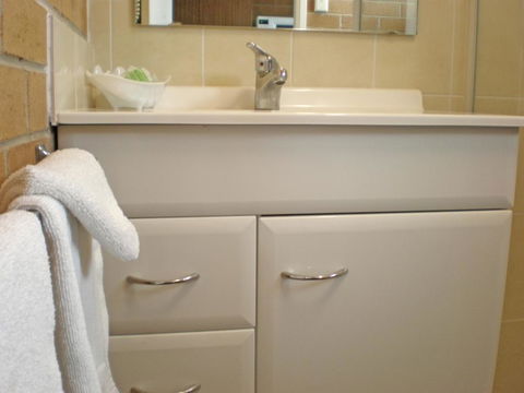 White Lanterns Motel - Accommodation Burleigh 2
