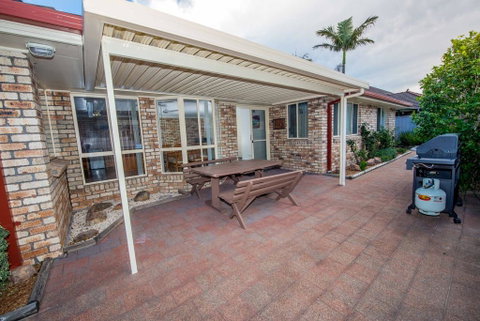Whitesands Road, Unit 2/12 - Accommodation Burleigh 2