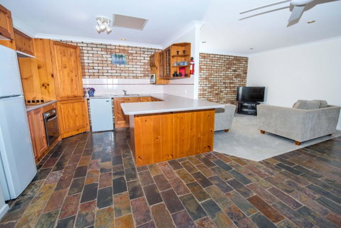 Whitesands Road, Unit 2/12 - Accommodation Burleigh 3