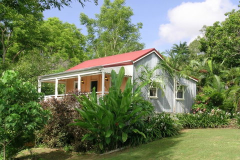 Whitsunday Cane Cutters Cottage - Accommodation Burleigh 0